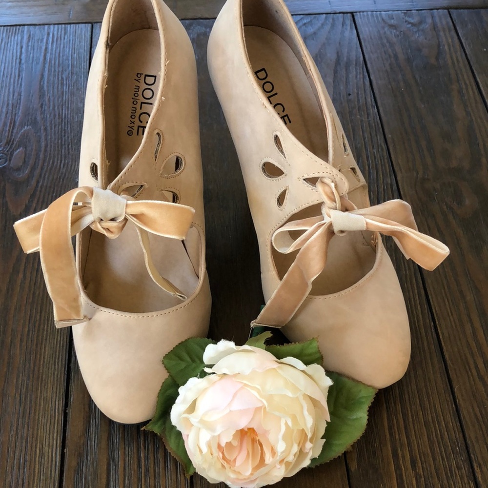 Dolce by mojo moxy tan cut out velvt bow tie heels